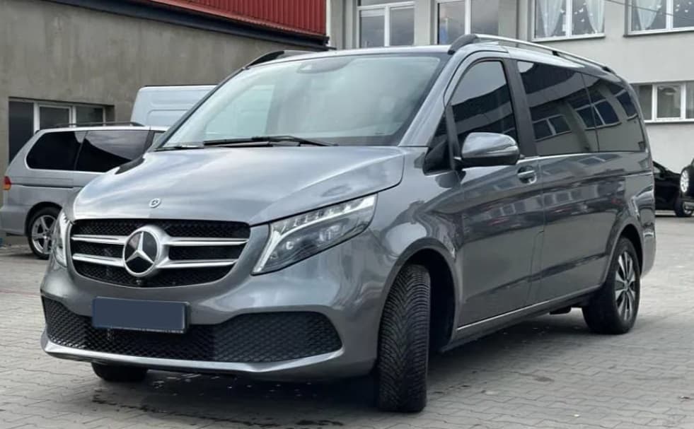 czarny mercedes, suv, osobowy