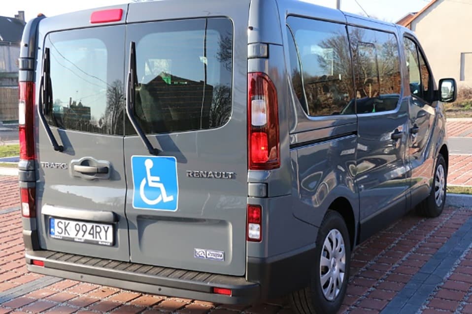 czarny mercedes, suv, osobowy